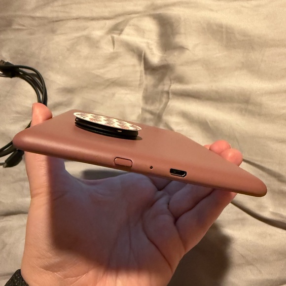 Kindle Paperwhite 10th Generation Plum - Picture 6 of 8